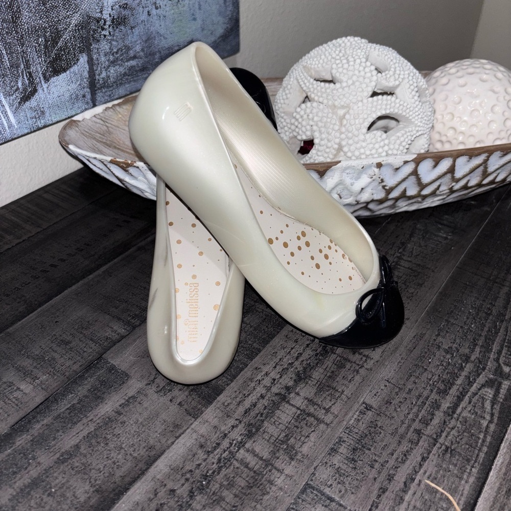 Mini Melissa Sweet Love Cap Toe ballet flats in pearly white and black SZ 1 - Picture 1 of 6
